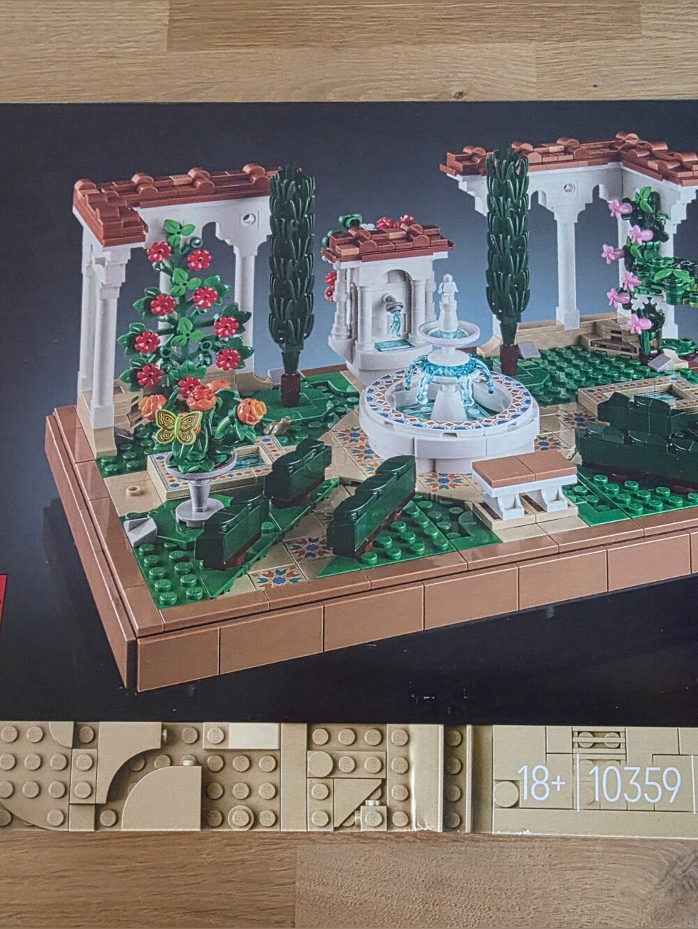 LEGO - Icons Fountain Garden Building Set 10359 NEW SEALED